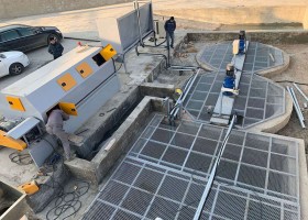 壓濾機(jī)安裝現(xiàn)場(chǎng)