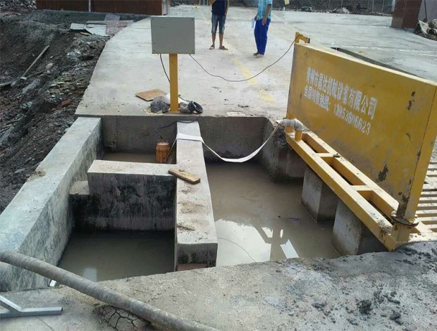 中交二航局洗車(chē)臺(tái)安裝現(xiàn)場(chǎng)